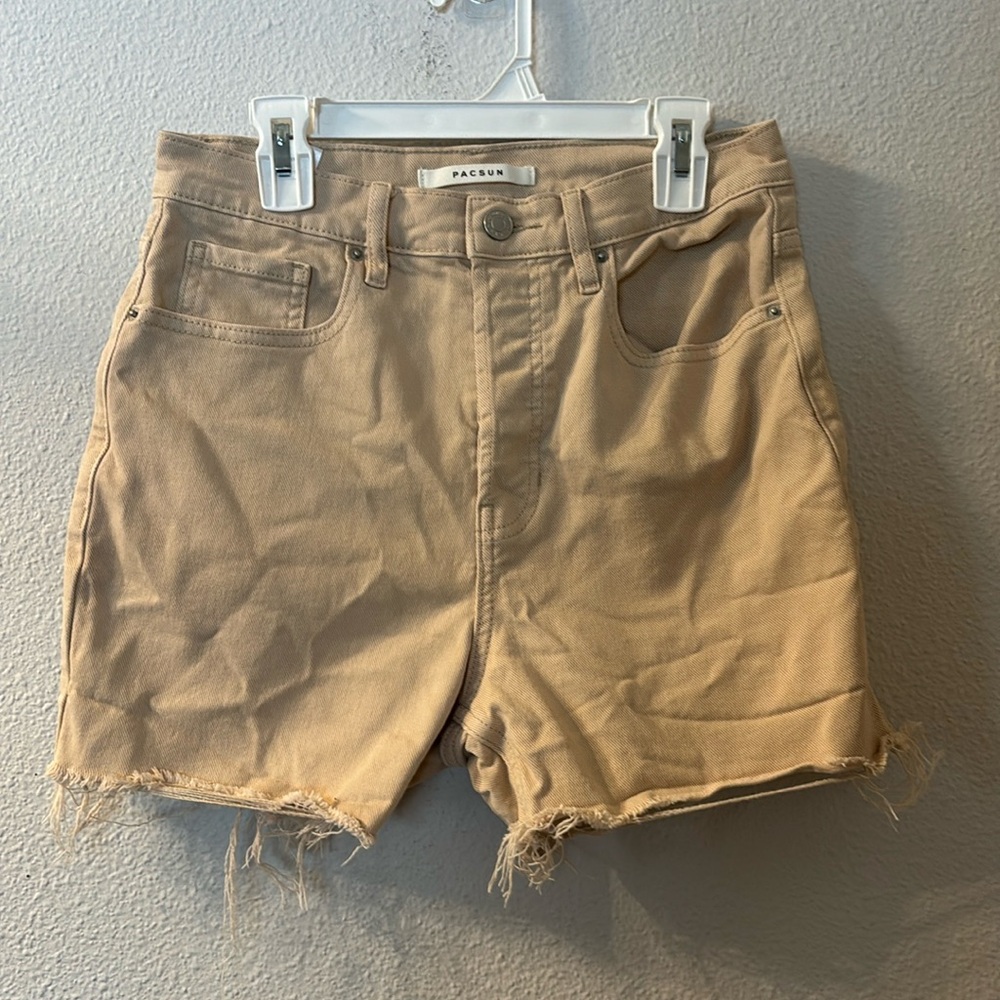 Pacsun 90s girlfriend short with raw hem size 26